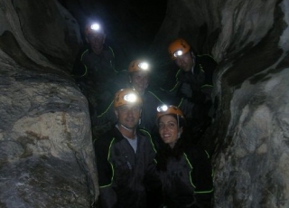  Amici in una grotta